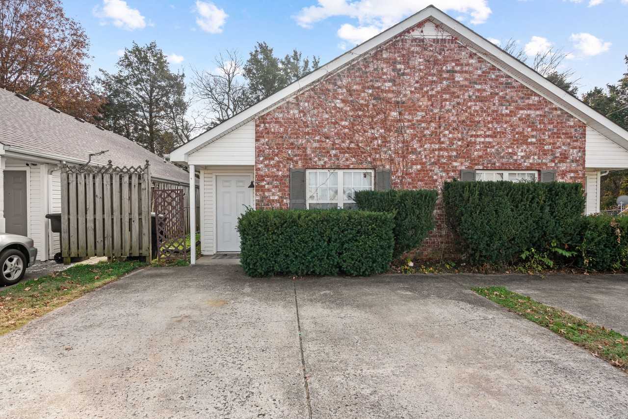 1576 Chariot Dr - Photo 3 of 36