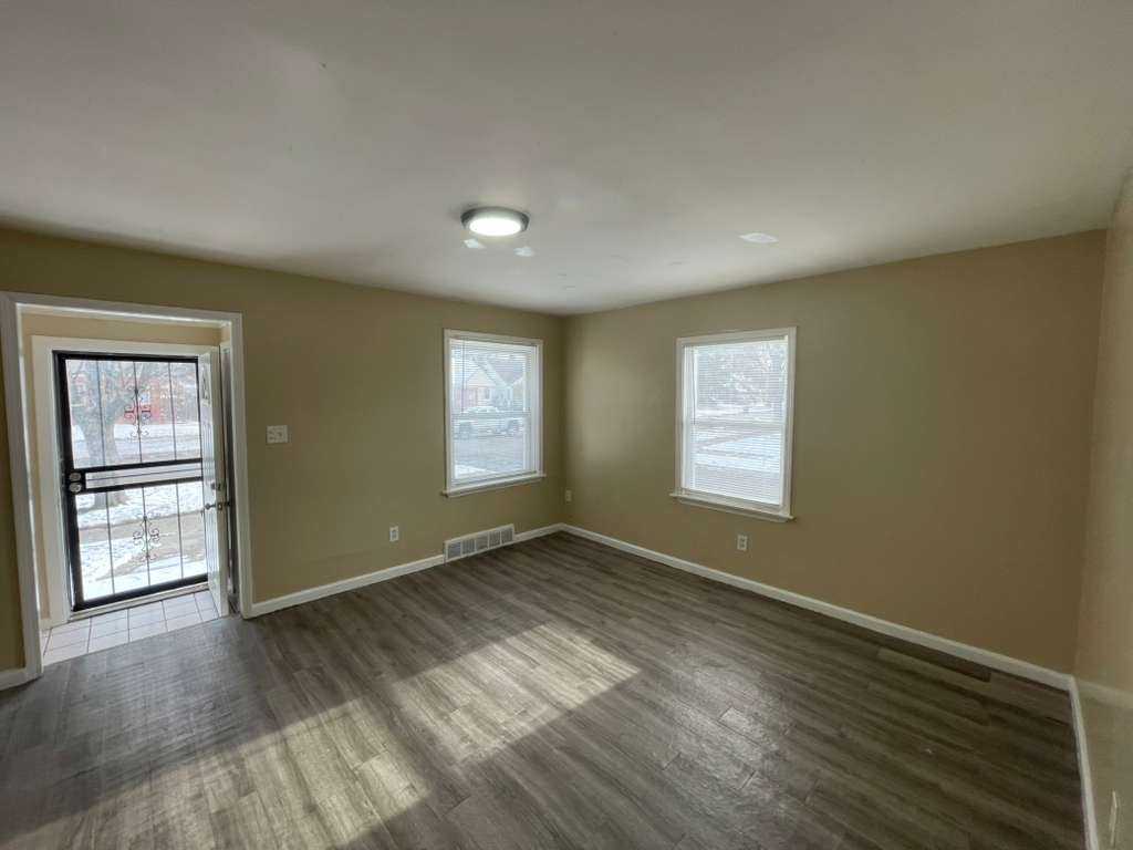 19303 Fairport St - Photo 2 of 11