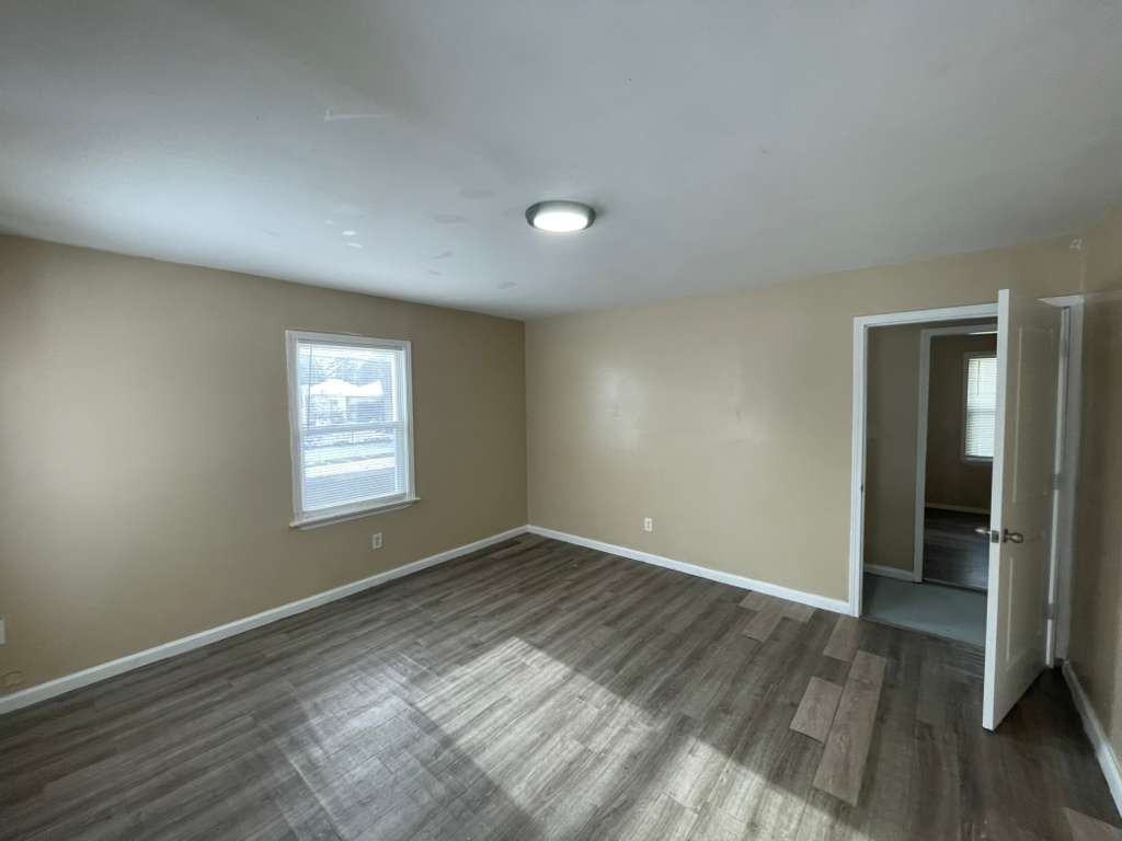 19303 Fairport St - Photo 3 of 11