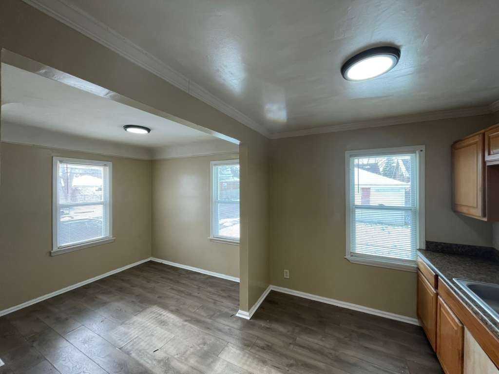 19303 Fairport St - Photo 6 of 11