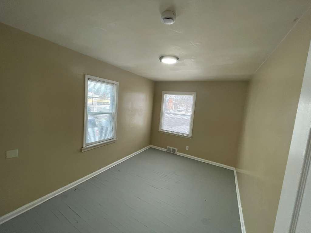 19303 Fairport St - Photo 7 of 11