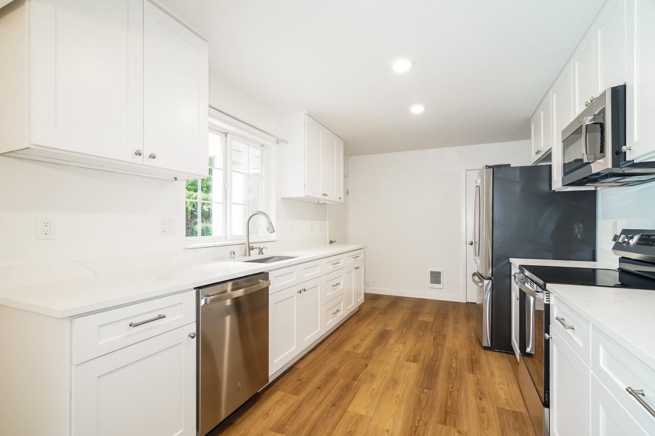 1227 Short St - Photo 6 of 15