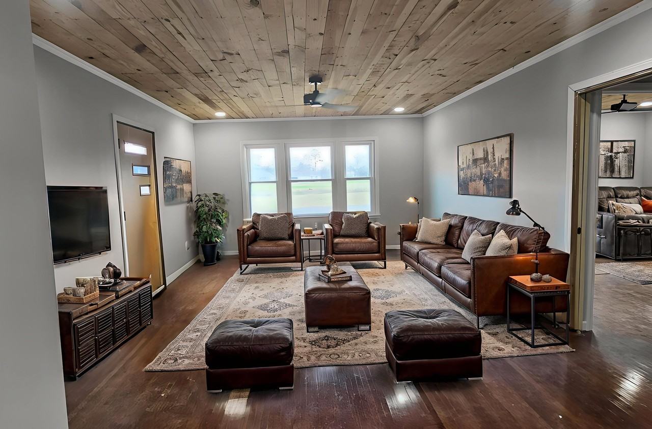 758 Lucy St - Photo 2 of 9