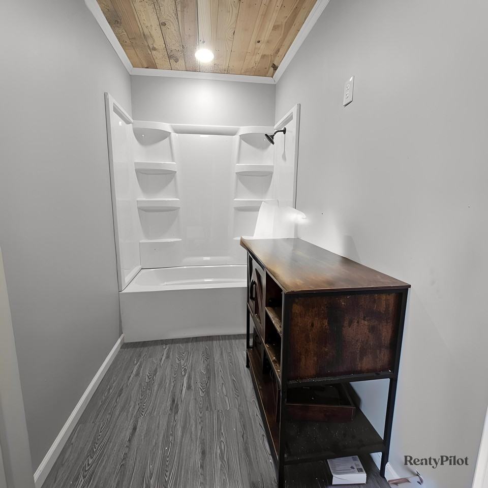 758 Lucy St - Photo 4 of 9