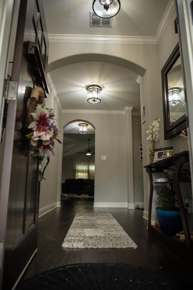 18125 Justice Ln - Photo 2 of 19