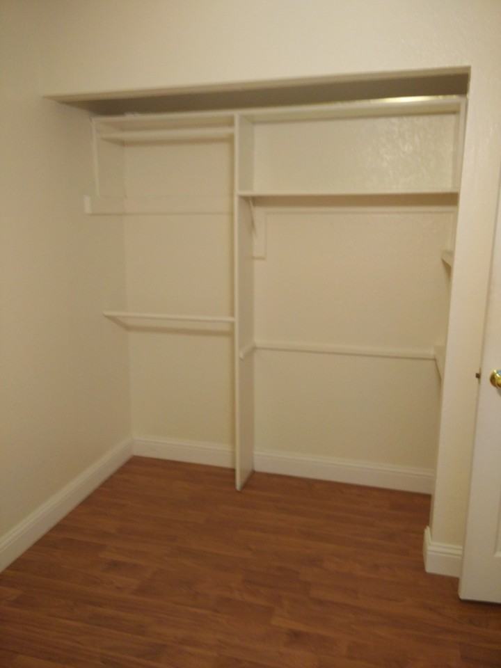 1516 Hux Ct - Photo 2 of 13