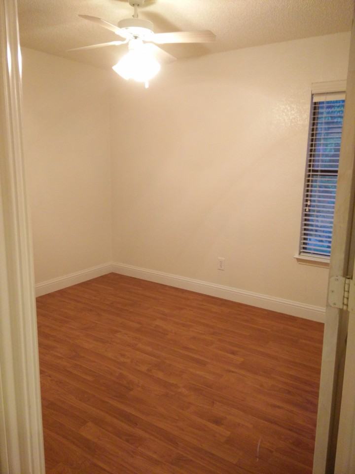 1516 Hux Ct - Photo 7 of 13