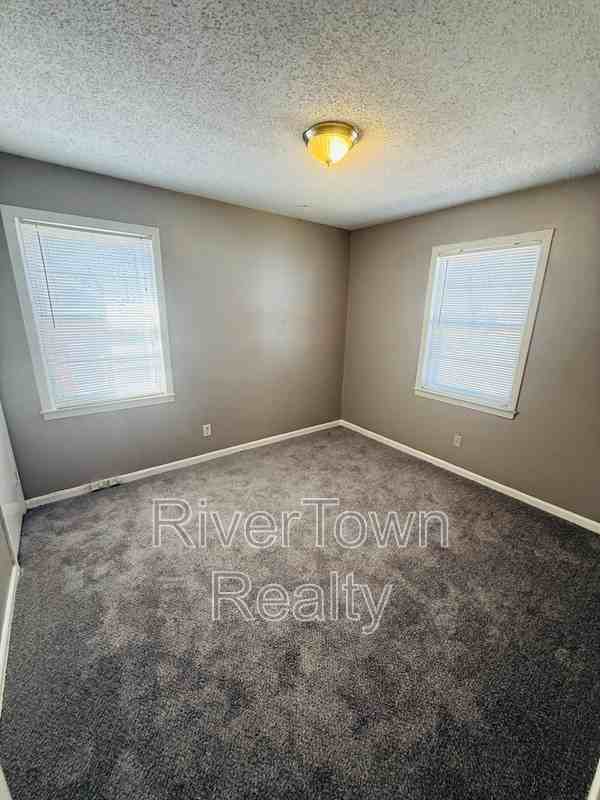 4866 Berrydale Ave - Photo 5 of 8
