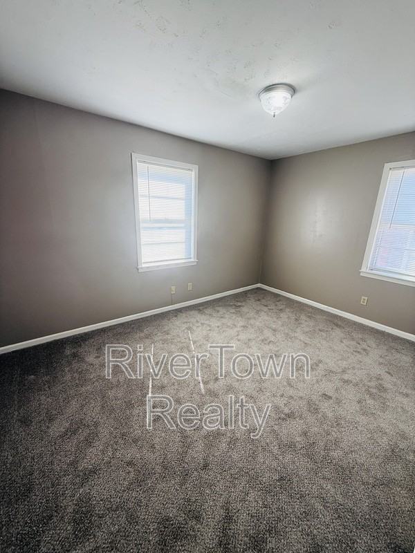 4866 Berrydale Ave - Photo 6 of 8