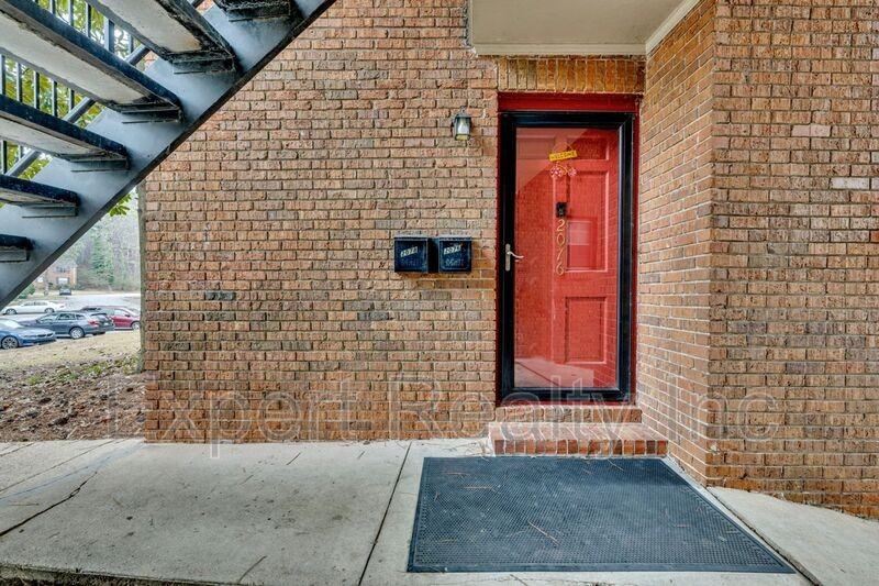 2076 Montreat Cir - Photo 2 of 22