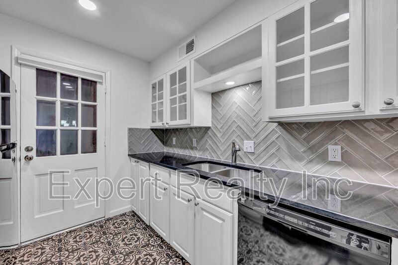 2076 Montreat Cir - Photo 3 of 22