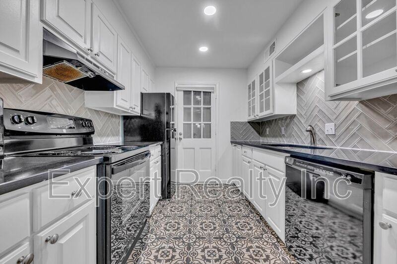 2076 Montreat Cir - Photo 5 of 22