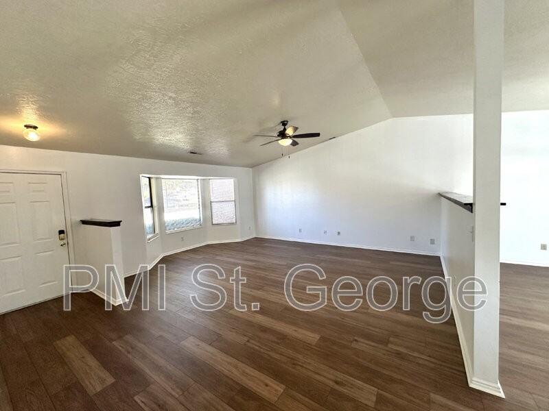 3059 Bayberry Cir - Photo 2 of 33