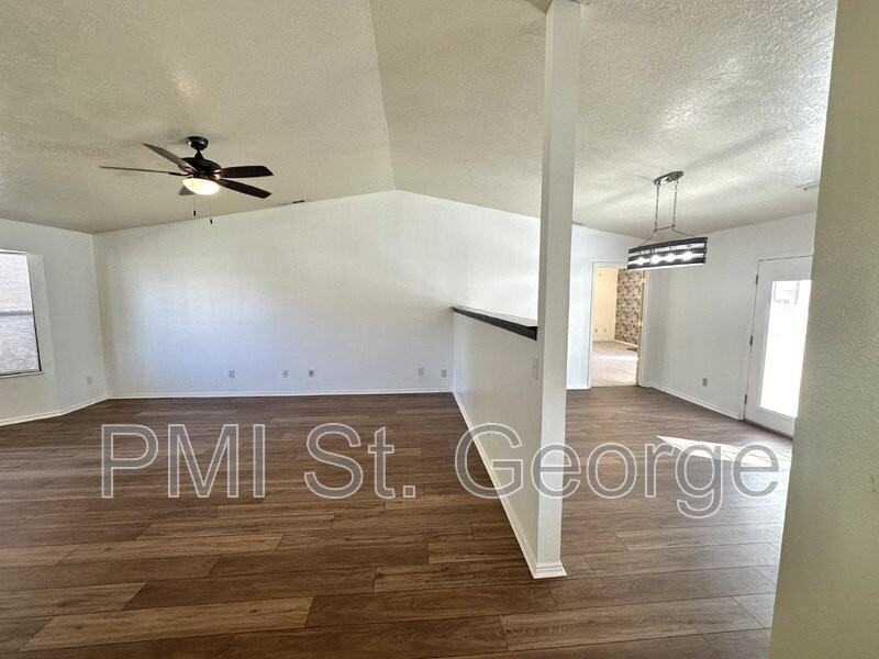 3059 Bayberry Cir - Photo 4 of 33