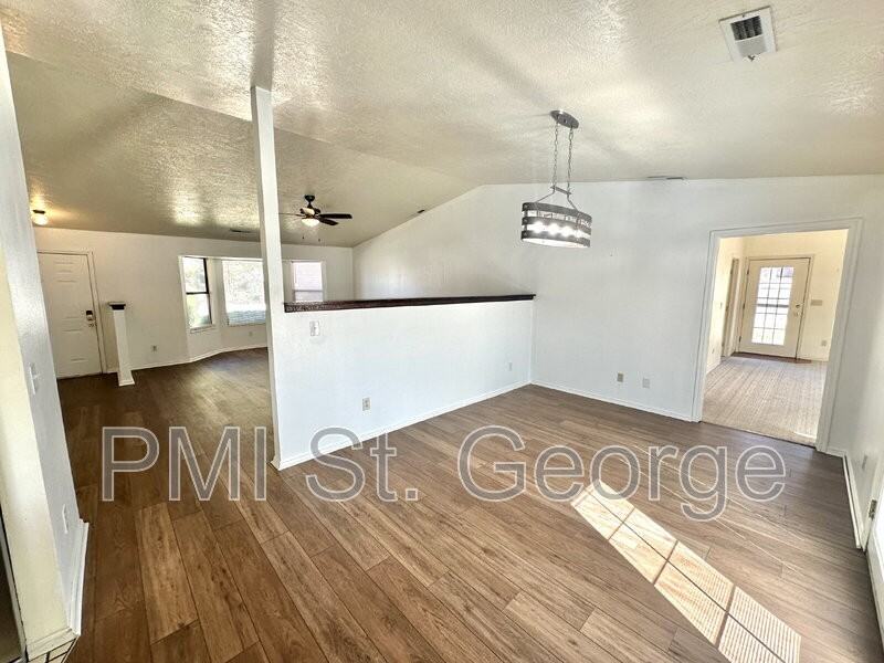 3059 Bayberry Cir - Photo 6 of 33