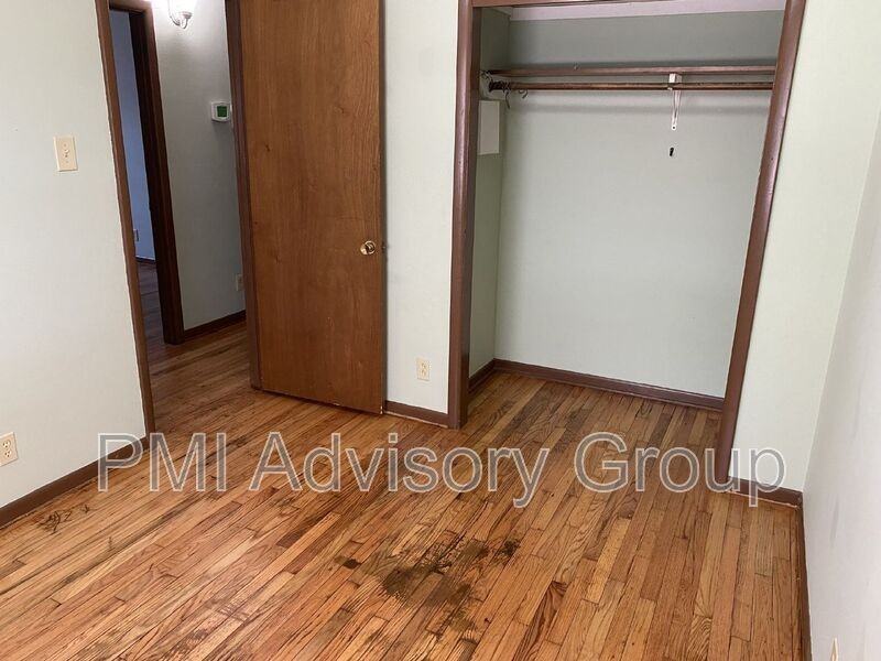 641 Se 35th St - Photo 2 of 17