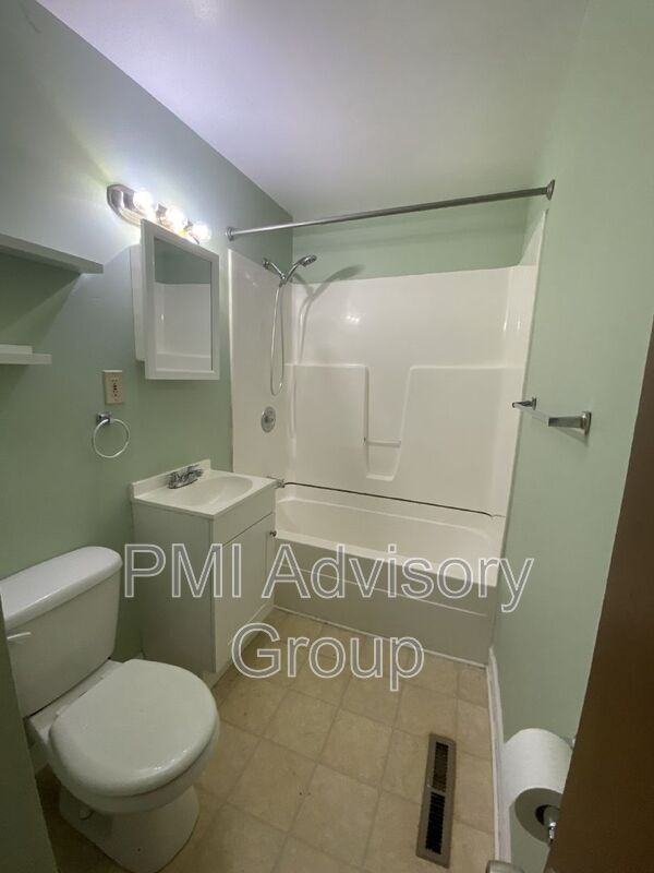 641 Se 35th St - Photo 4 of 17