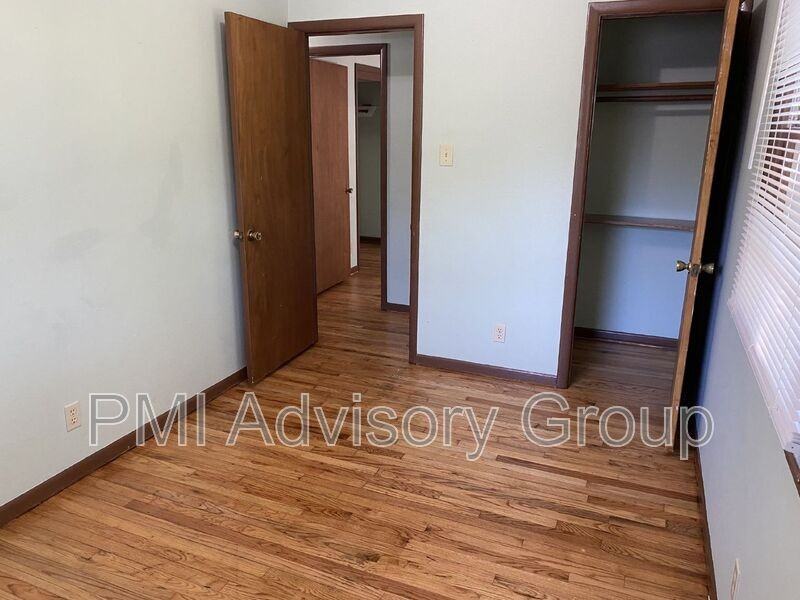 641 Se 35th St - Photo 5 of 17