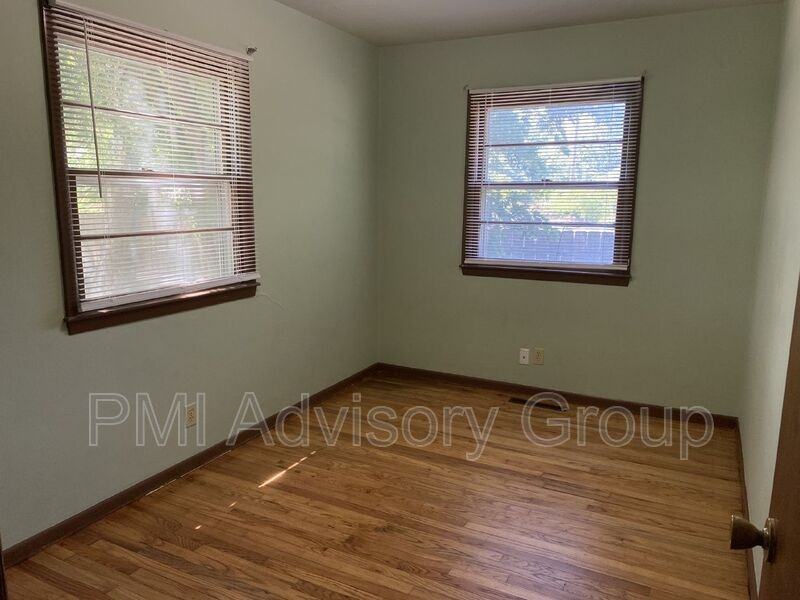 641 Se 35th St - Photo 6 of 17