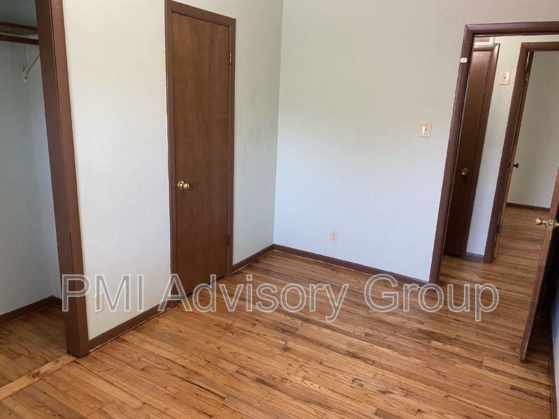 641 Se 35th St - Photo 7 of 17