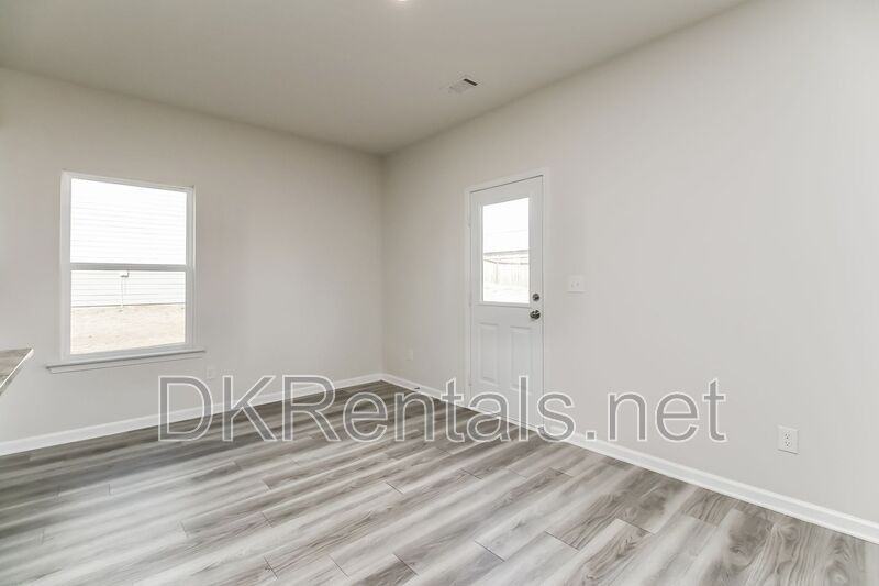 160 Avondale Blvd - Photo 4 of 15