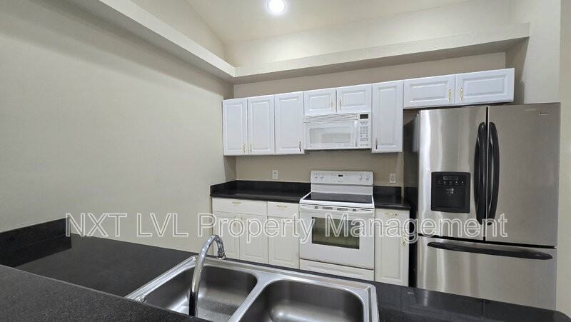 303 Ne 24th Ave - Photo 4 of 16