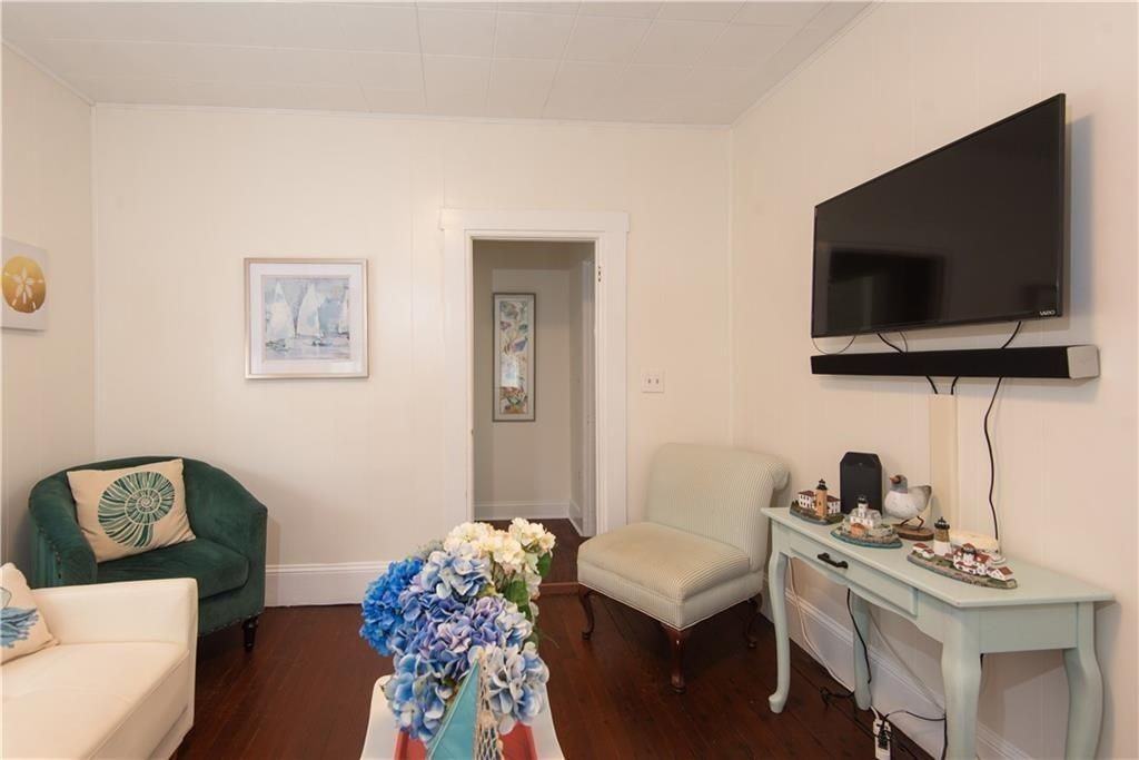 11 Brewer St - Photo 3 of 24