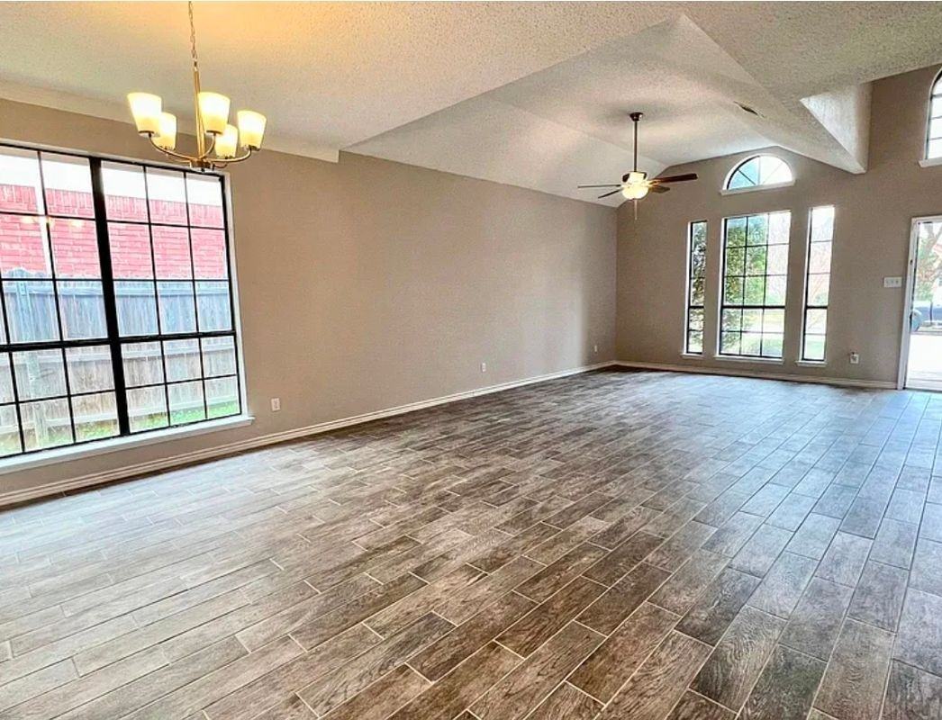 7017 Club Creek Dr - Photo 3 of 5