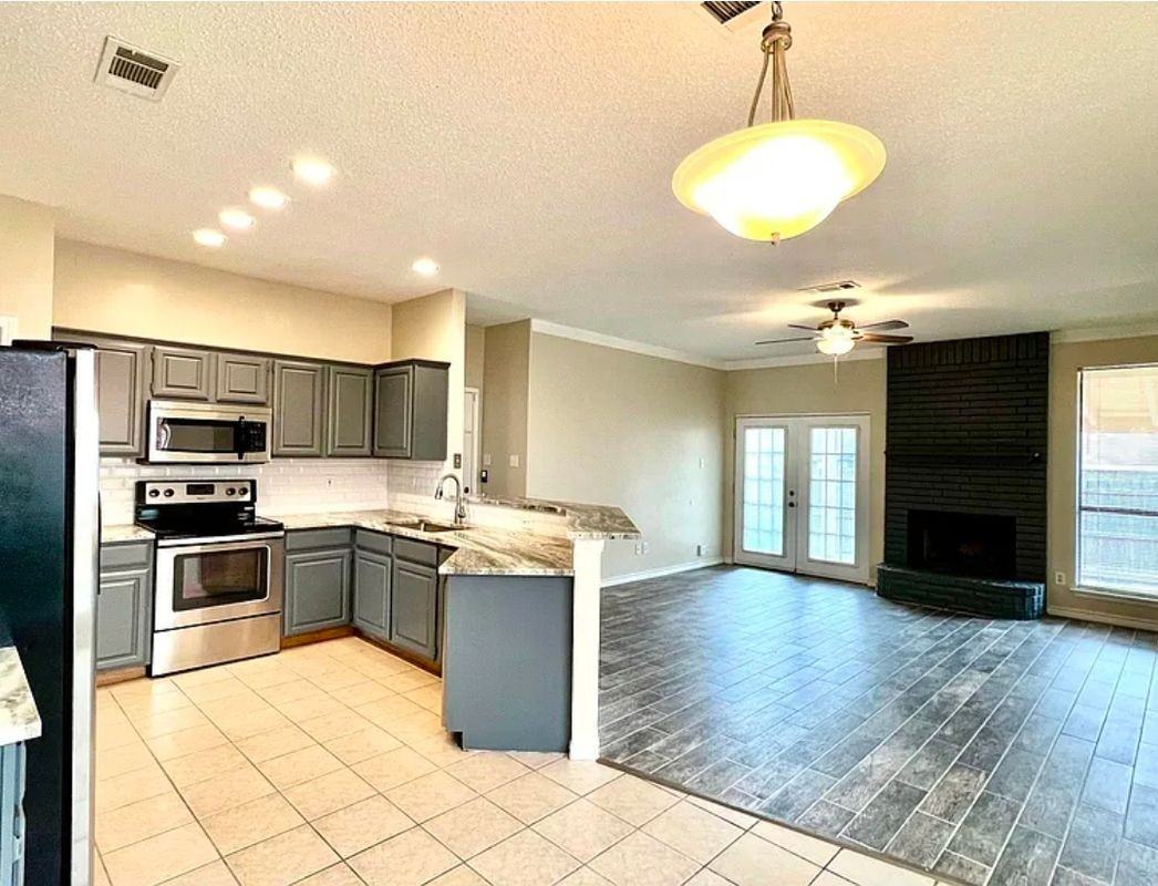 7017 Club Creek Dr - Photo 4 of 5