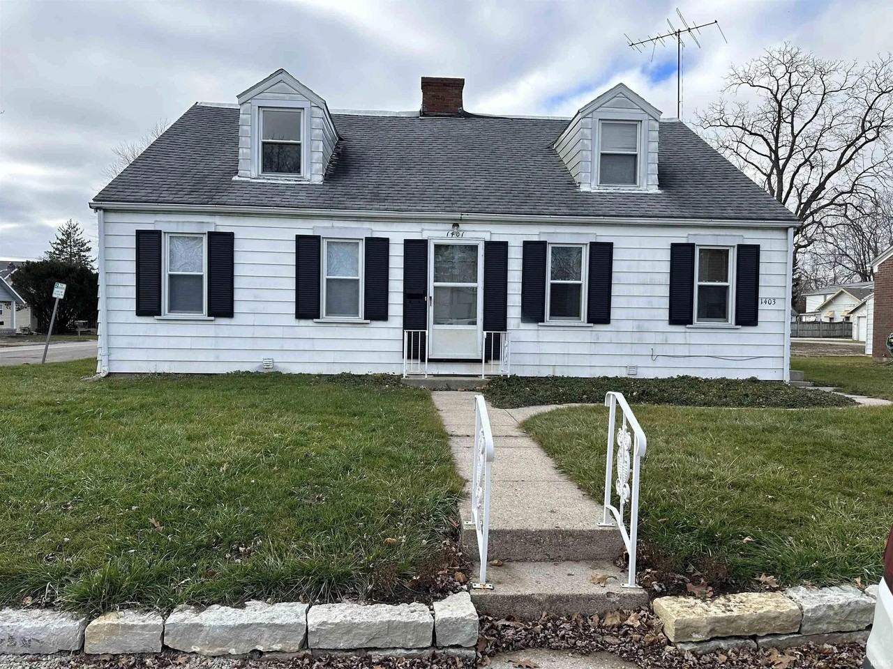 1403 N Linden St #NA - Photo 2 of 7