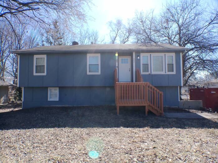 302 S Franklin St - Photo 2 of 24