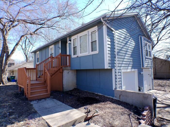 302 S Franklin St - Photo 4 of 24