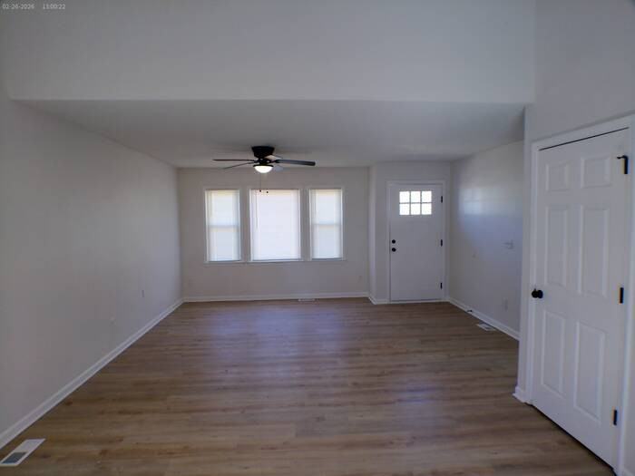 302 S Franklin St - Photo 5 of 24