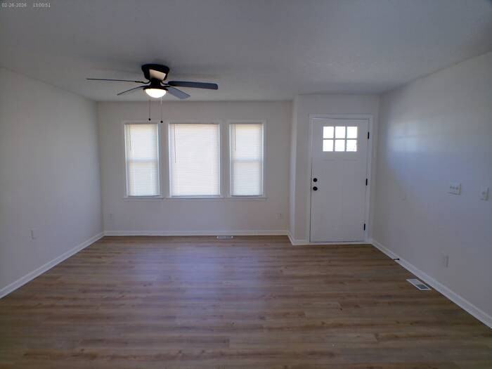 302 S Franklin St - Photo 6 of 24