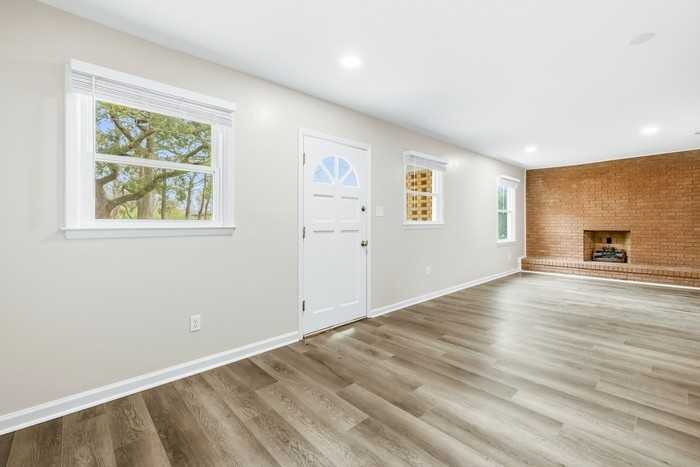 1829 Fitzgerald St - Photo 3 of 35