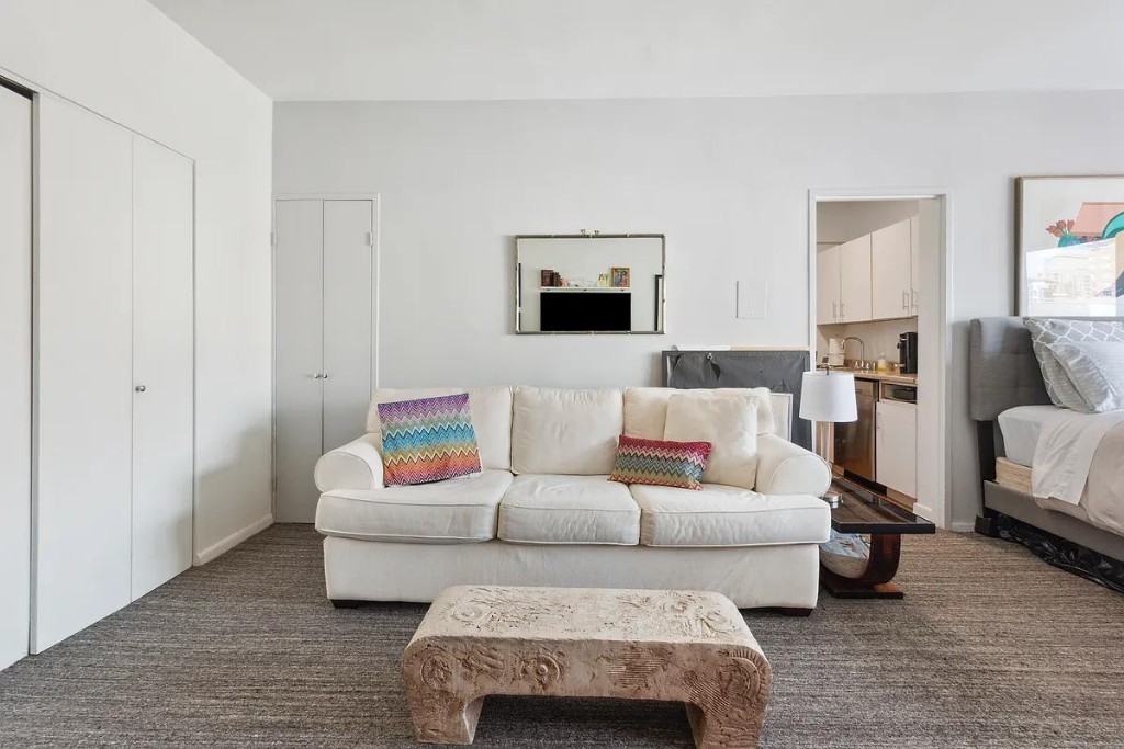 E 69th St #3G - Photo 2 of 6