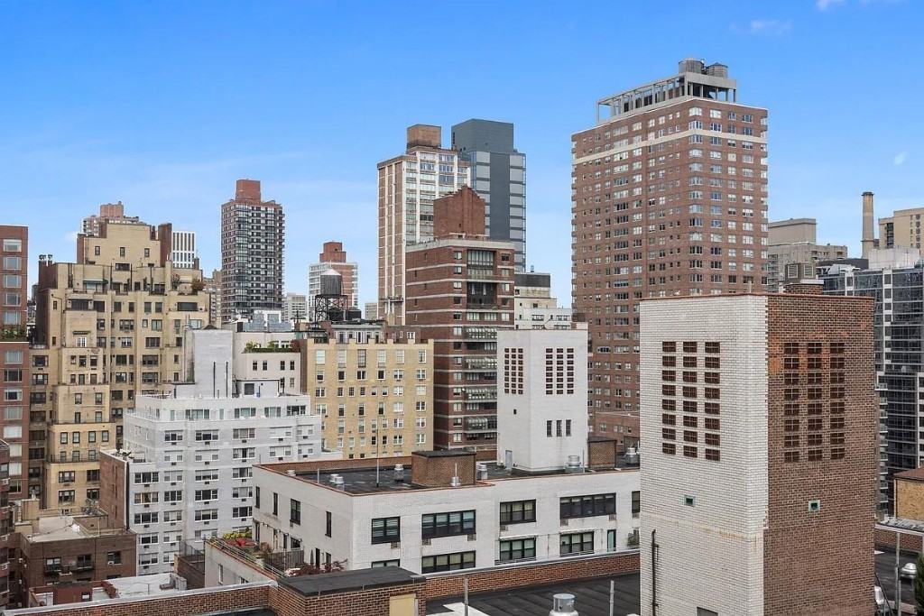 E 69th St #3G - Photo 6 of 6