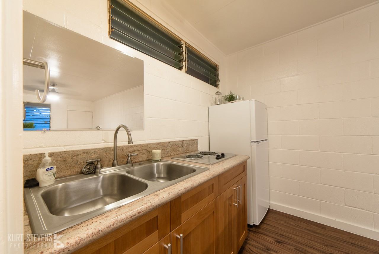 242 Kaiulani Avenue - Photo 4 of 19