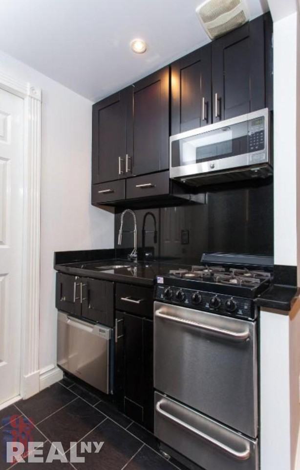 W 53rd St #3C - Photo 4 of 5