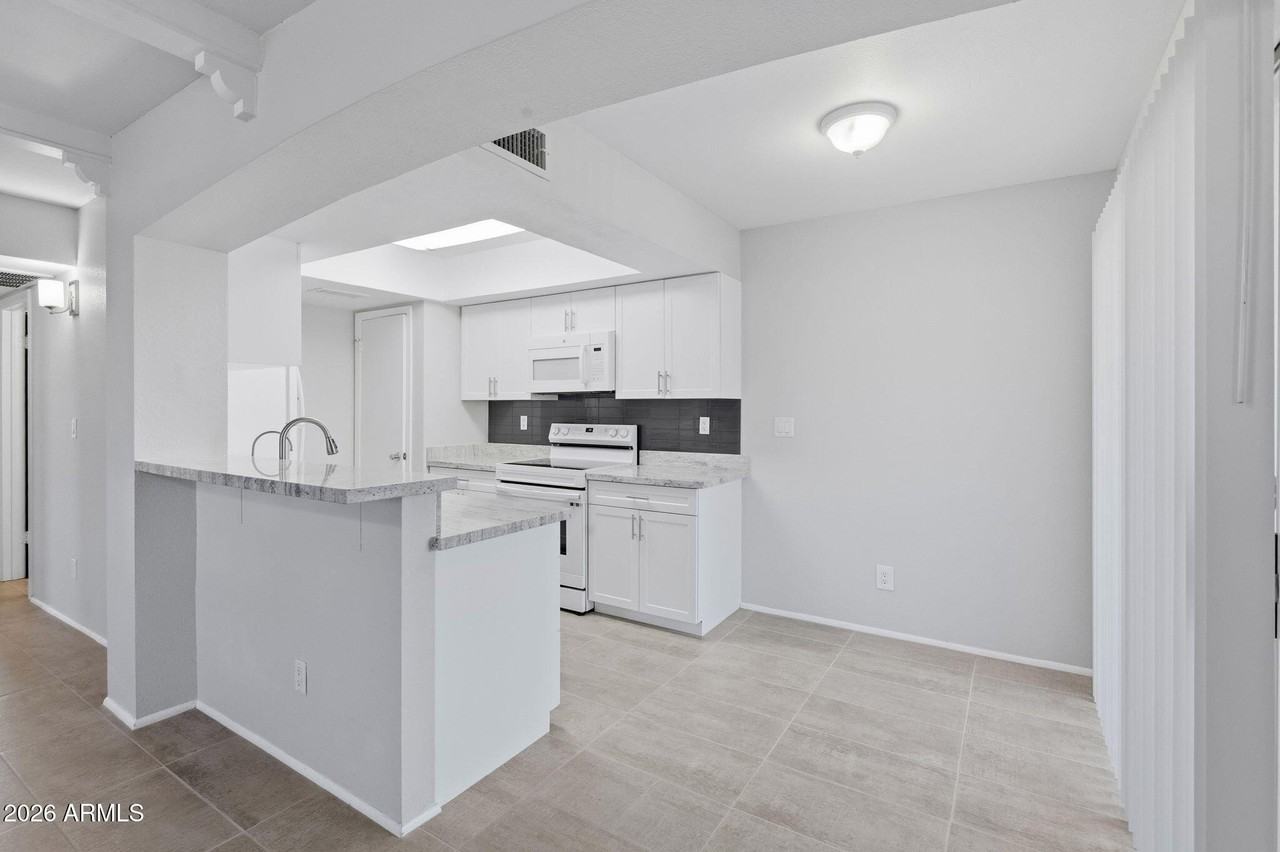 780 E Eugie Ave - Photo 4 of 15