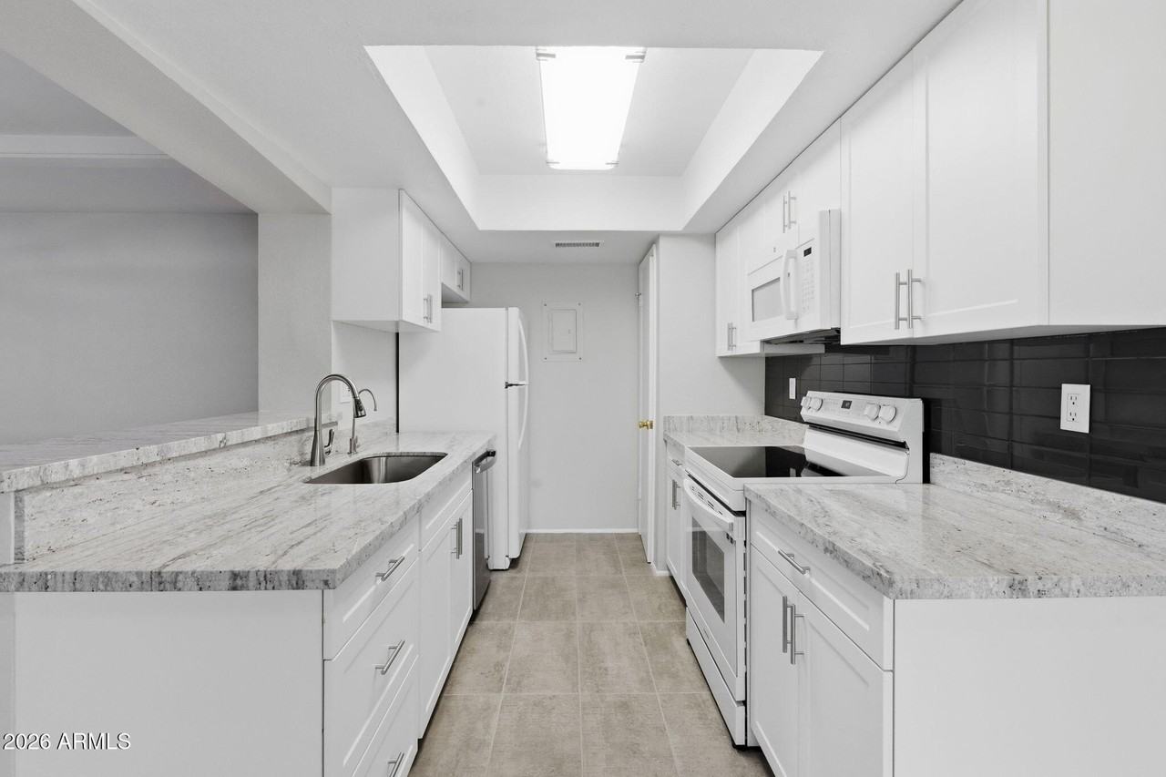 780 E Eugie Ave - Photo 5 of 15