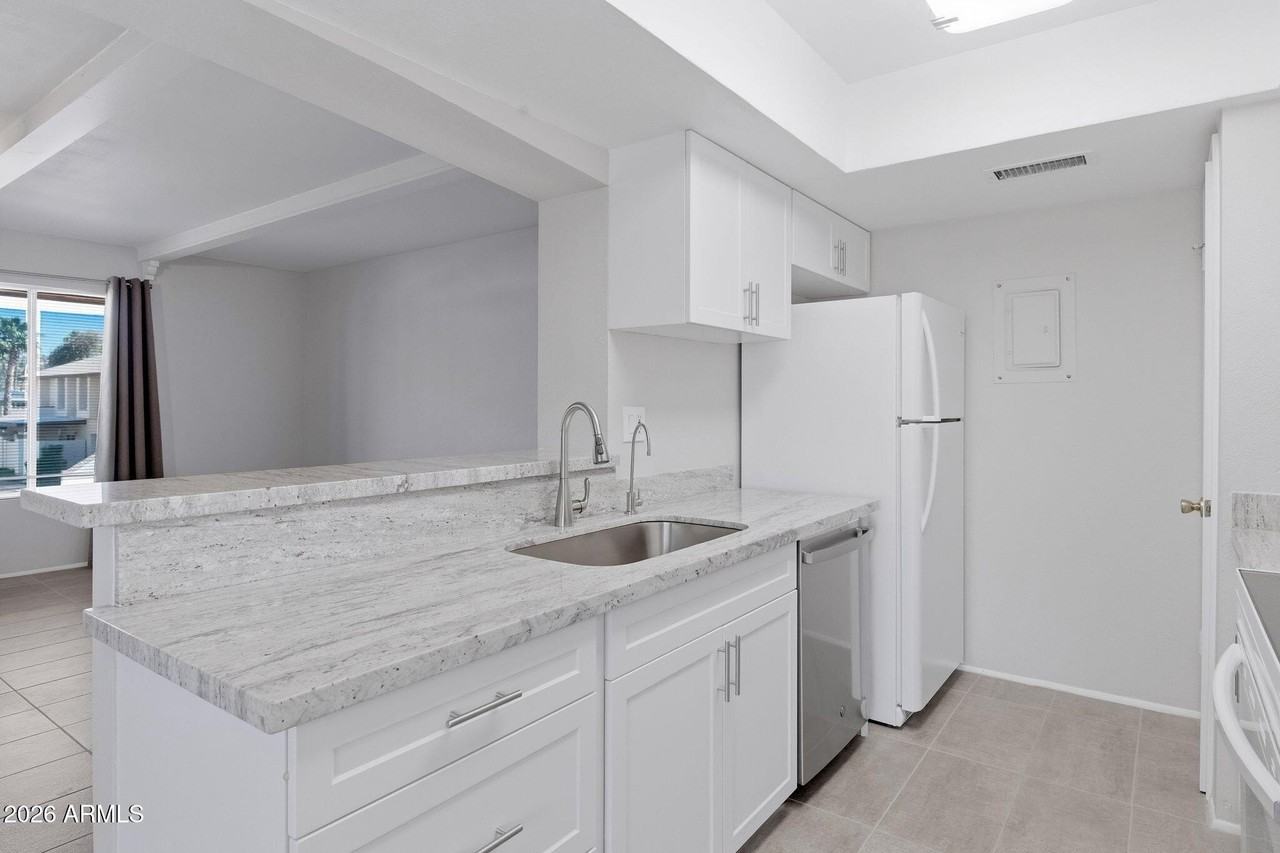 780 E Eugie Ave - Photo 6 of 15