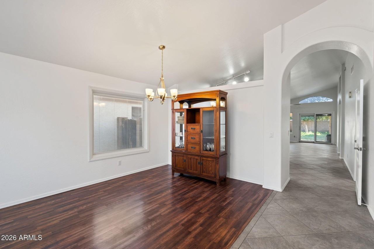 523 W Kelton Ln - Photo 4 of 28