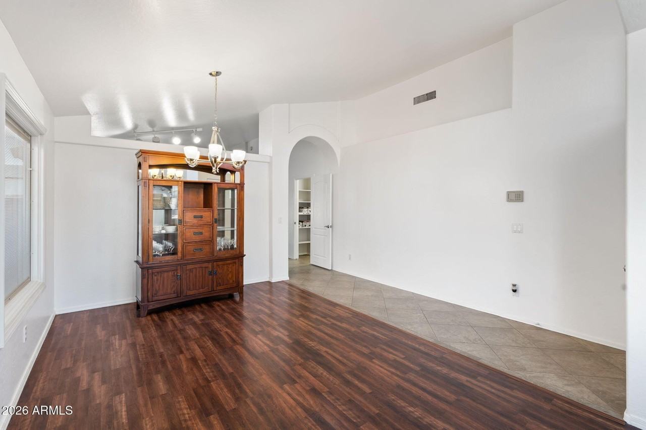 523 W Kelton Ln - Photo 5 of 28