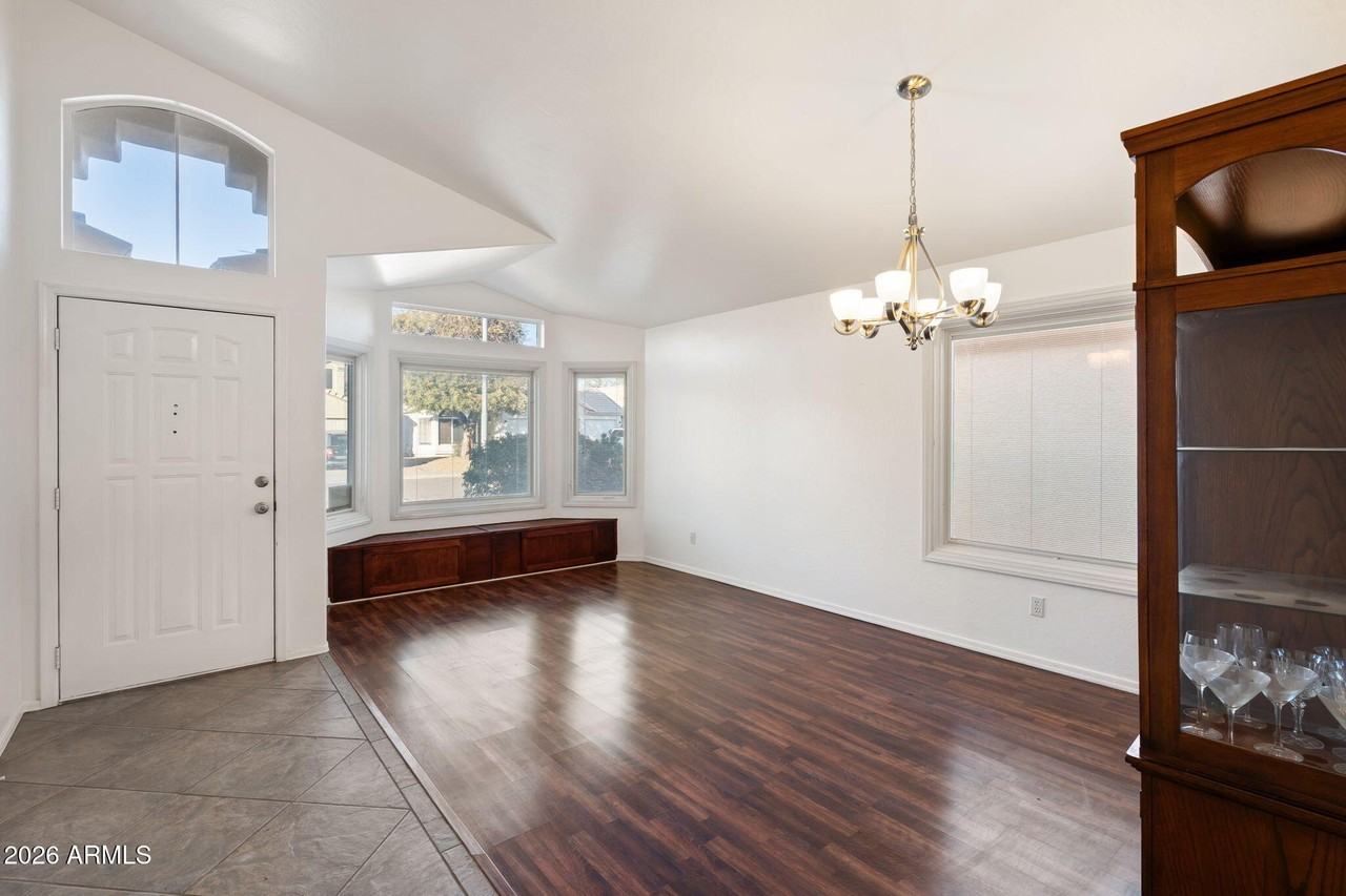 523 W Kelton Ln - Photo 7 of 28