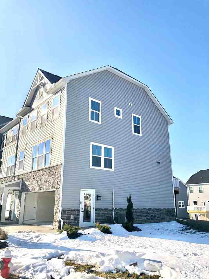 201 Via Veneto - Photo 3 of 46