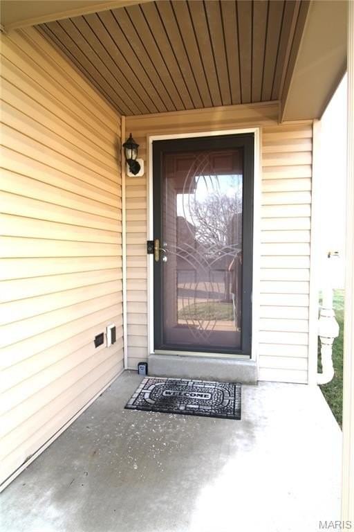 643 Country Heights Dr - Photo 3 of 40