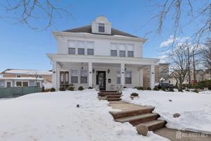 featured image of 415 Main St