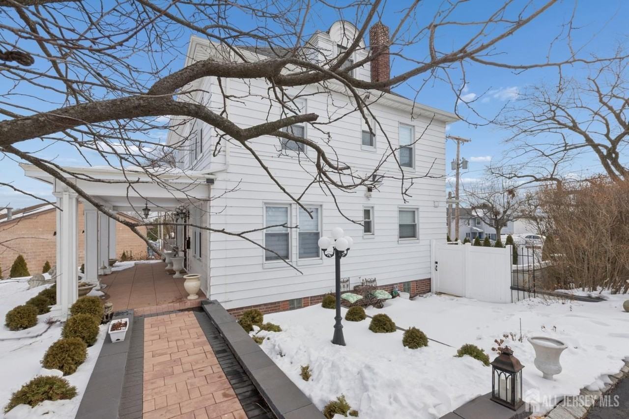 415 Main St - Photo 3 of 30