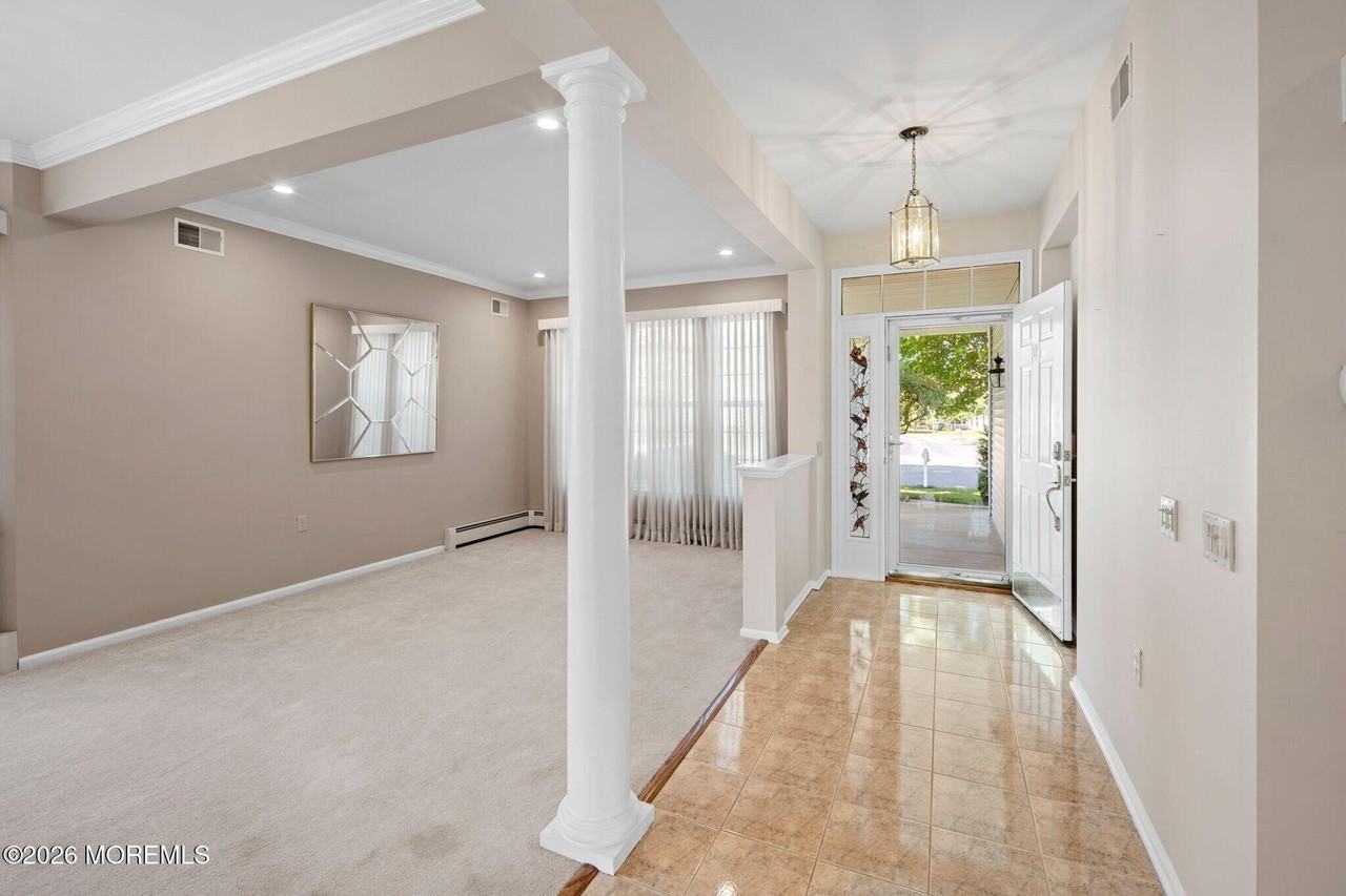 104 Mirage Blvd - Photo 5 of 50